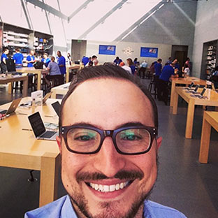 Navigating The Apple Store: Choosing a 13 Inch Laptop